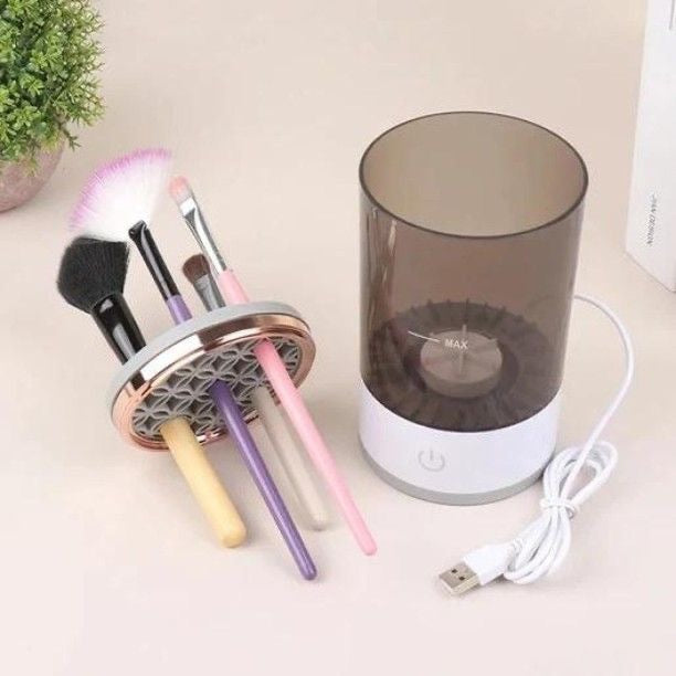 Meke-Up Brush Cleaner from Beauteek